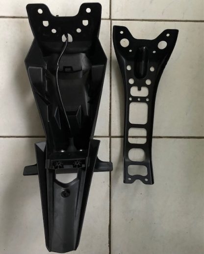Suport numar inmatriculare 63113-08J00 Suzuki GSR750 L1-L5  2011-2015 - imagine 2