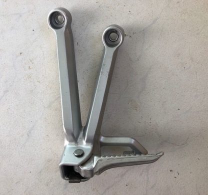 Suport spate stanga cu scarita Suzuki GSXR GSX-R 600 750 K4-K5 2004-2005 - imagine 2