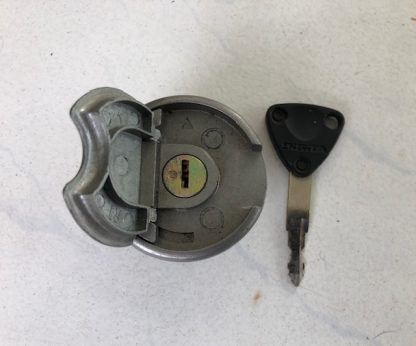 Moped Scuter  Buson rezervor cu cheie - imagine 4