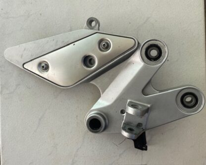 Yamaha FZ6 (RJ14) 2007-2009 Suport scarita fata dreapta