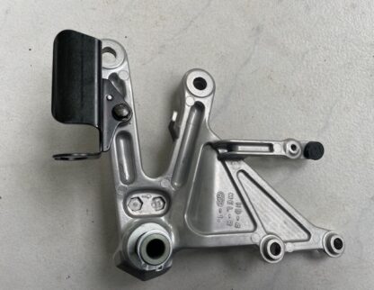 Honda CBR1000RR CBR 1000 RR (SC57) 2004-2007 Suport scarita fata dreapta - imagine 2