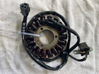 Suzuki SV650 SV 650 (AV) 1999-2002 Stator generator original