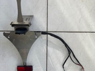 Yamaha FZ6 (RJ14) S2  2007-2009 Suport numar inmatriculare LeoVince cu bec LED Koso