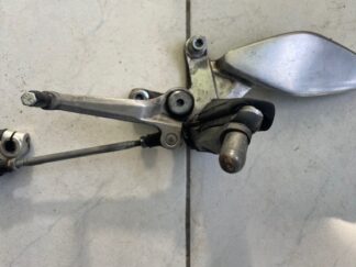 Yamaha YZF750R 1993-1998 Suport fata stanga cu scarita si pedala schimbator